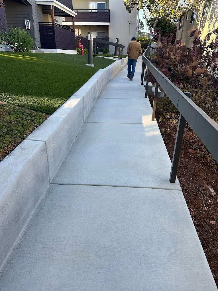 Concrete walkway and ramp with formed edges